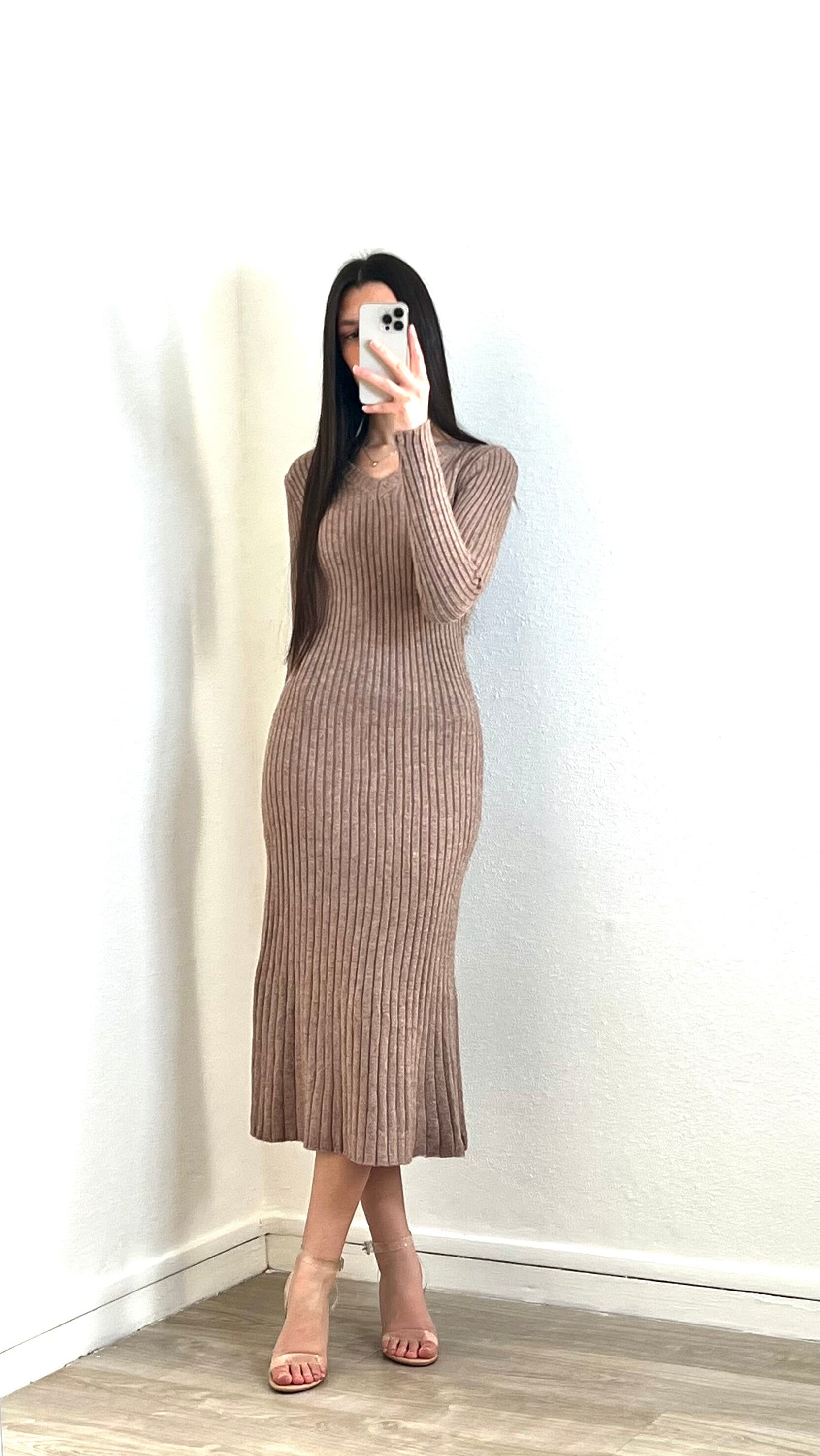 Robe en Maille Beige avec Bas Évasé