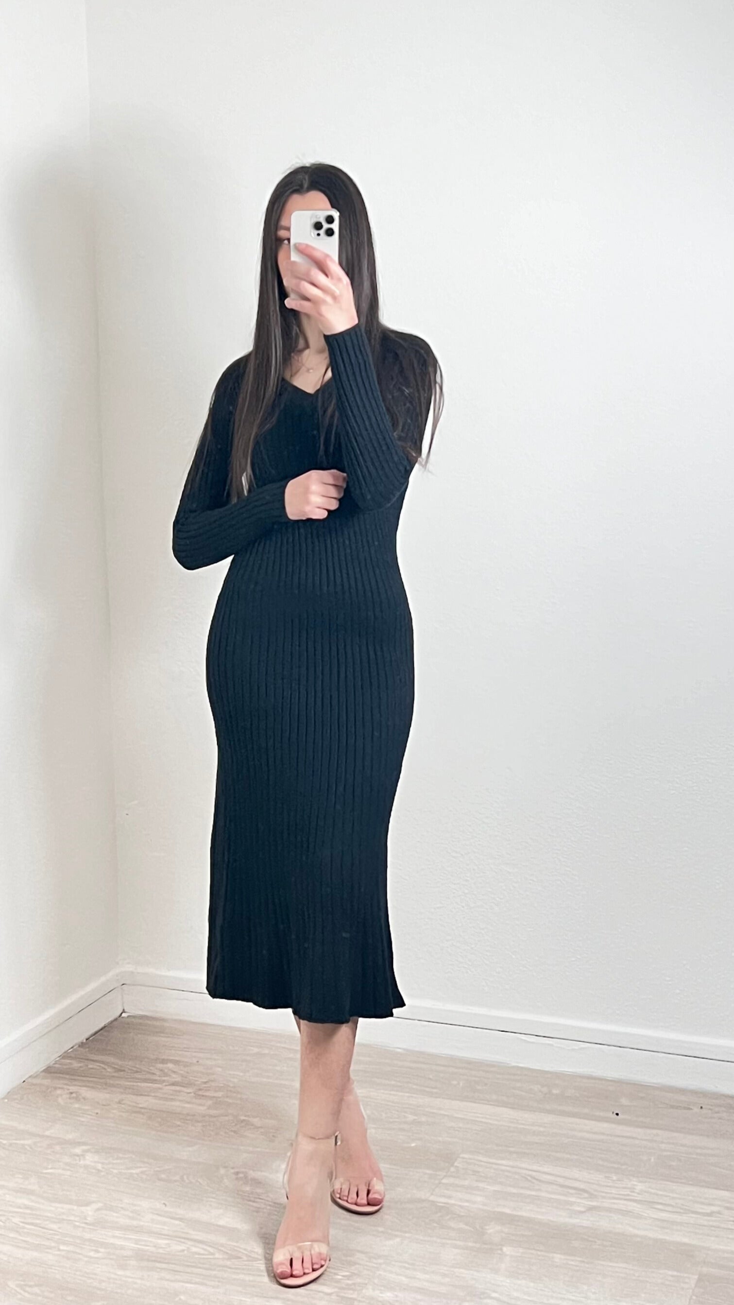 Robe en maille noir avec bas évasé