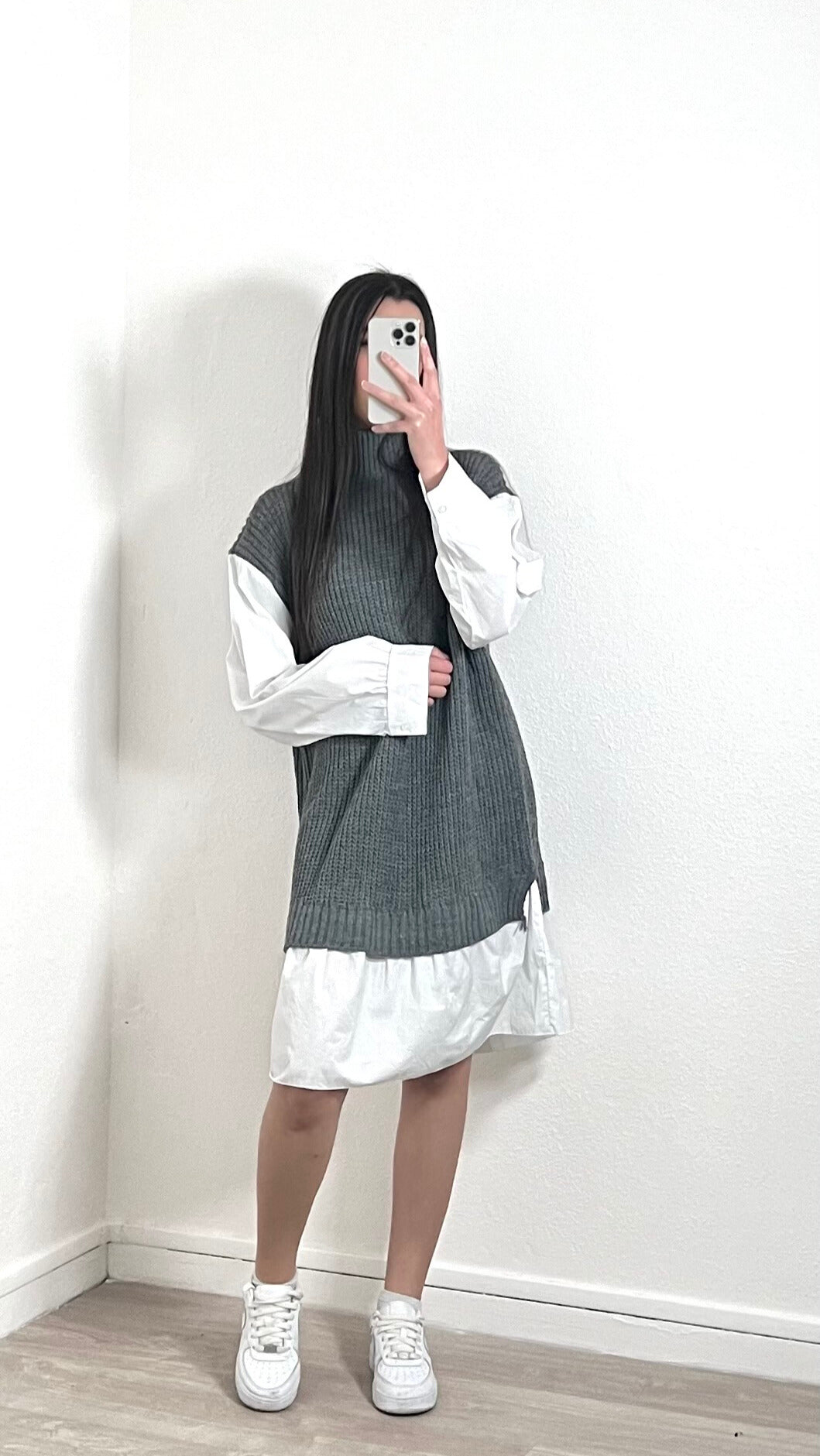 Robe grise en maille avec chemise